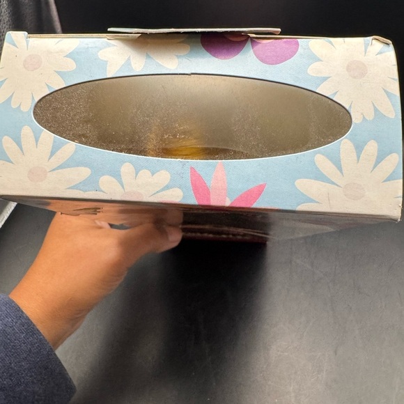 Mattel Easter Flowers Barbie Doll Special Edition Box Is In Near Mint Condition - Picture 6 of 7